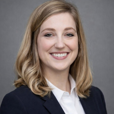 a headshot of Danielle Frank